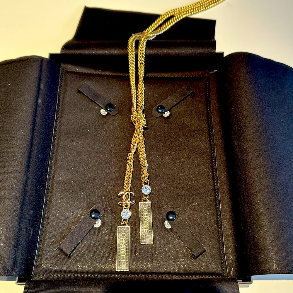 BRAND NEW 2023 Season Chanel long gold necklace!